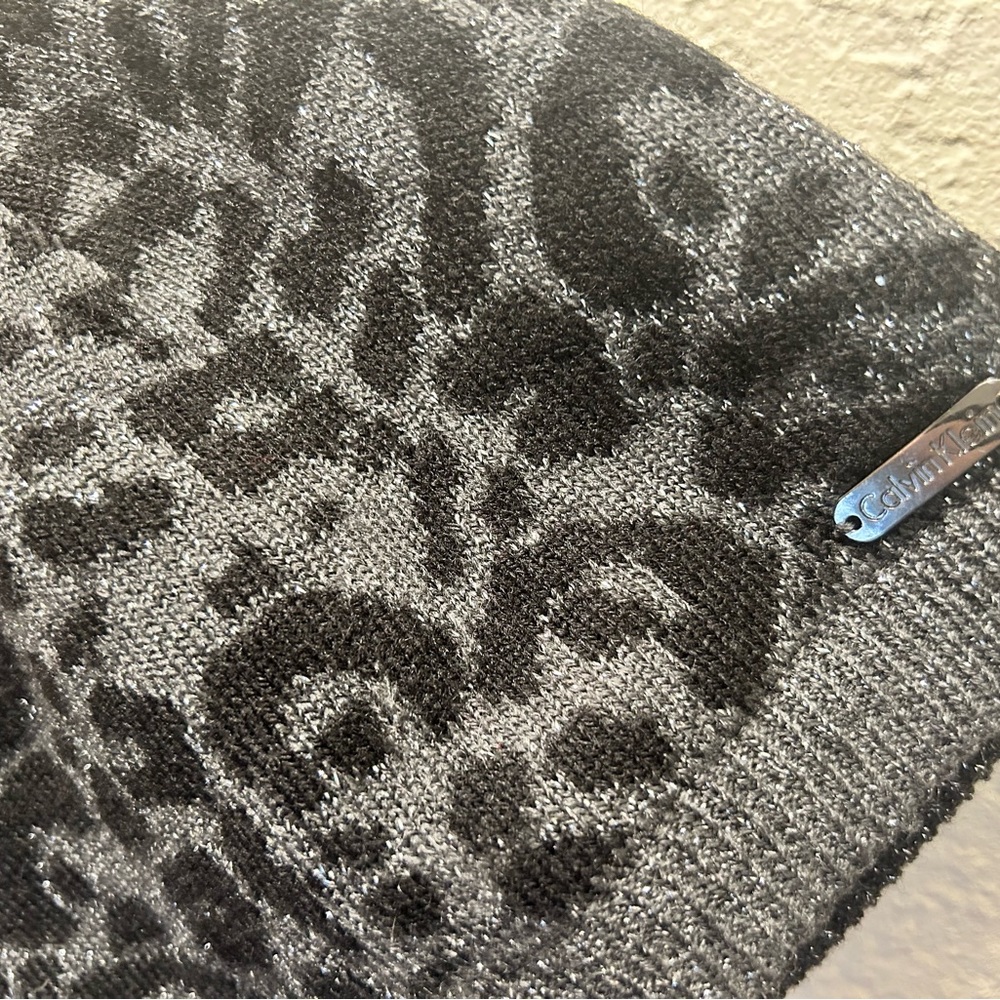 🩶🖤Calvin Klein Leopard print hat with a dash of sparkle🖤🩶